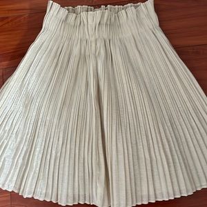 Cinched pleated cream skirt